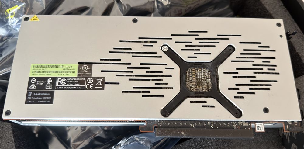 Placa grafica Radeon VII 16 Giga