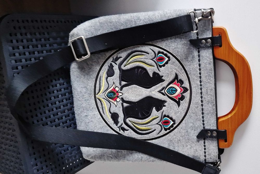 Torba Goshico haft koty łowickie drewniana rączka, filc