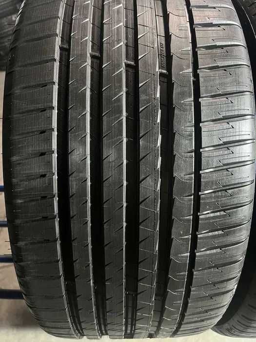 Купити різношорокий комплект БУ шин гуми резини 255/35R19 + 225/40R19