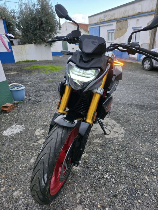 Vendo BMW G310R.