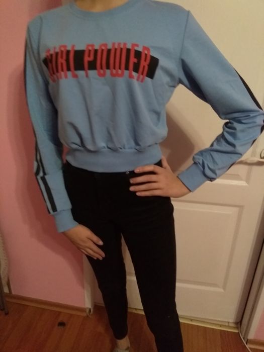 Спортивная короткая кофта для девочки подростка.