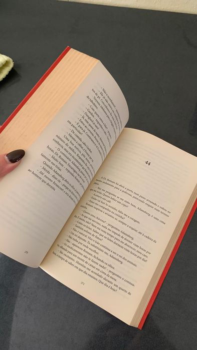 Livro “A terceira virgem” de Fred Vargas