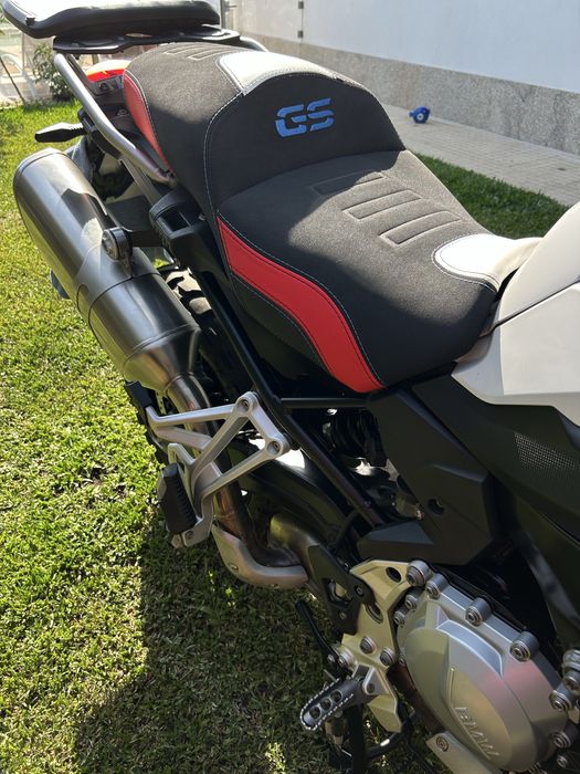 BMW F 750gs com extras