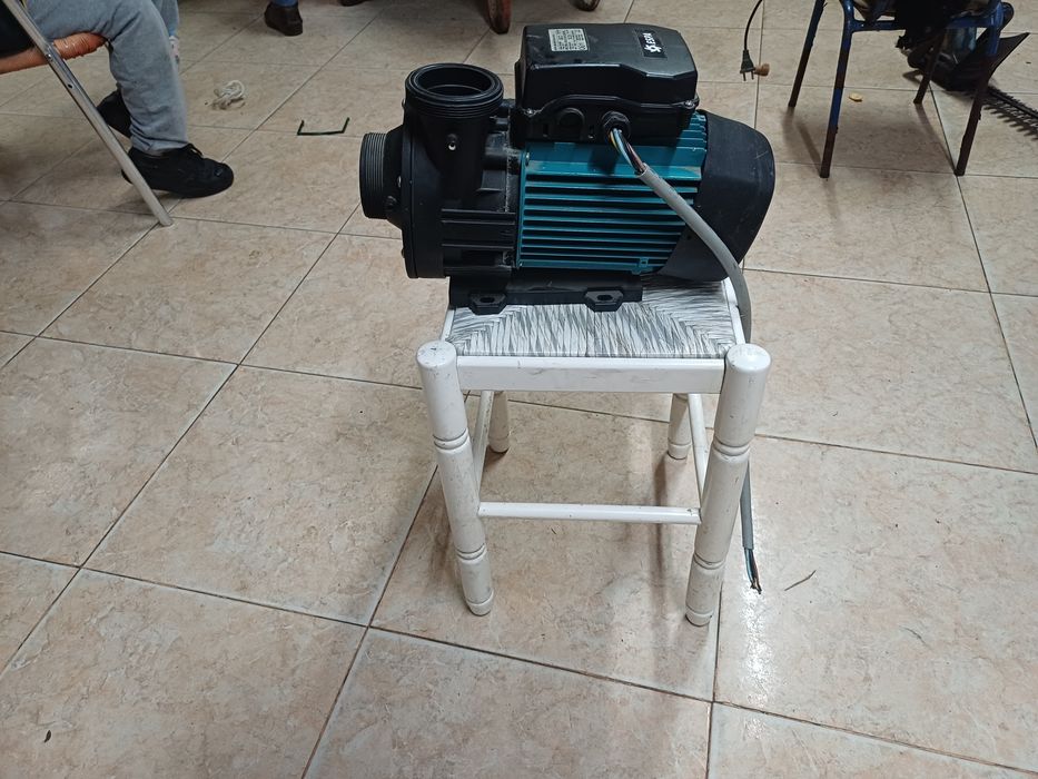 Vendo bomba de agua em bom estado