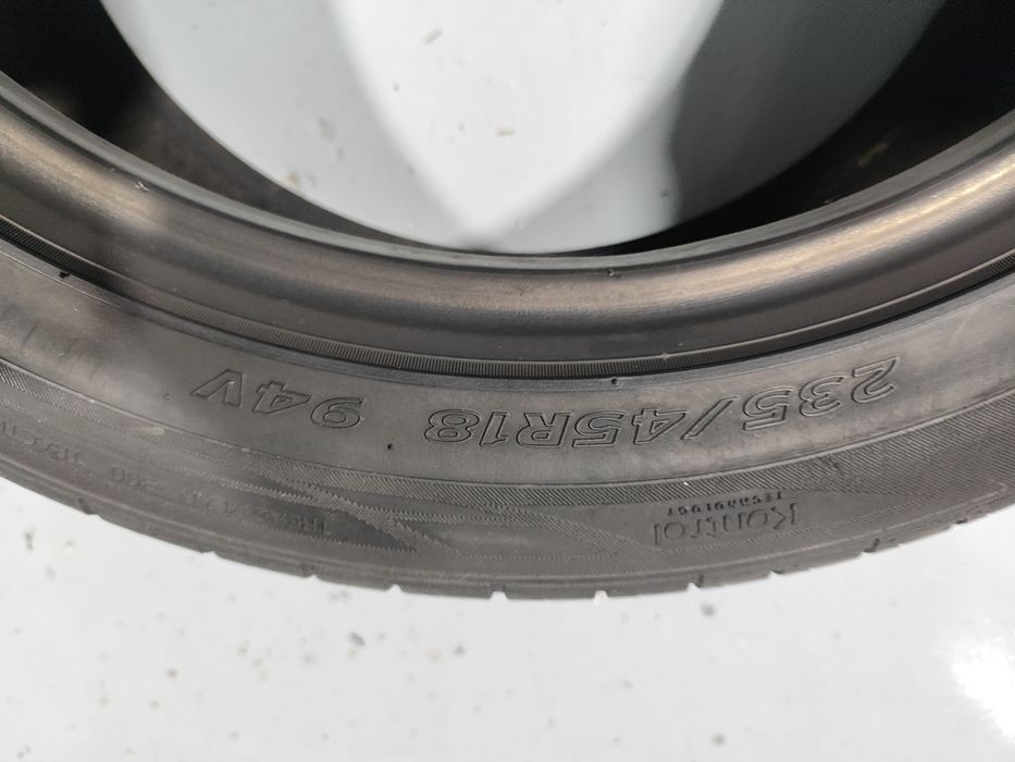 2 pneus semi novos 235-45R18 Hankook - Oferta dos Portes