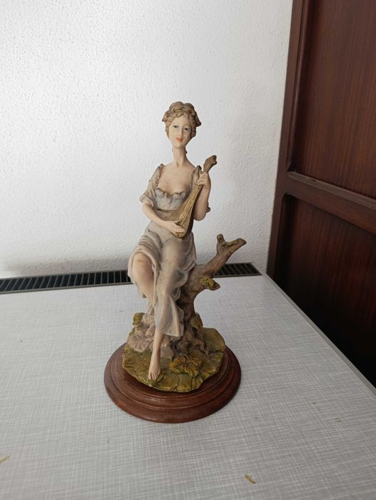 Estatuetas de cerâmicas