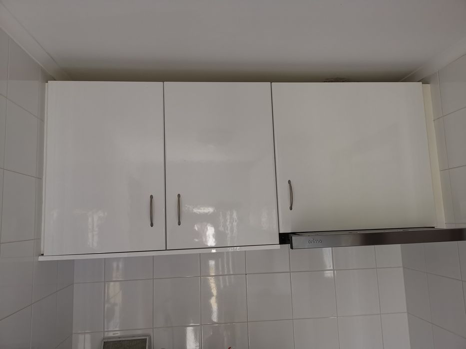 Mobiliário de cozinha e casa de banho