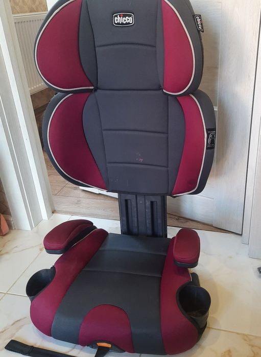 Автокрісло-бустер 2 в 1 Chicco з Izofix