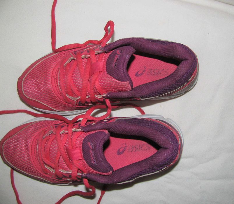 Кроссовки Oasics размер US 1, EUR 32,5, стелька 21 см