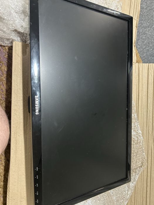 Монитор Самсунг, работает в хорошем состоянии