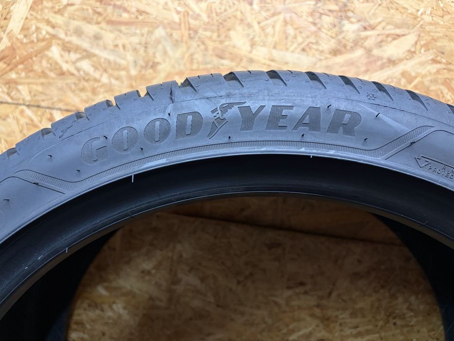 225/40/18 92Y Goodyear Vector 4Seasons Gen-3
