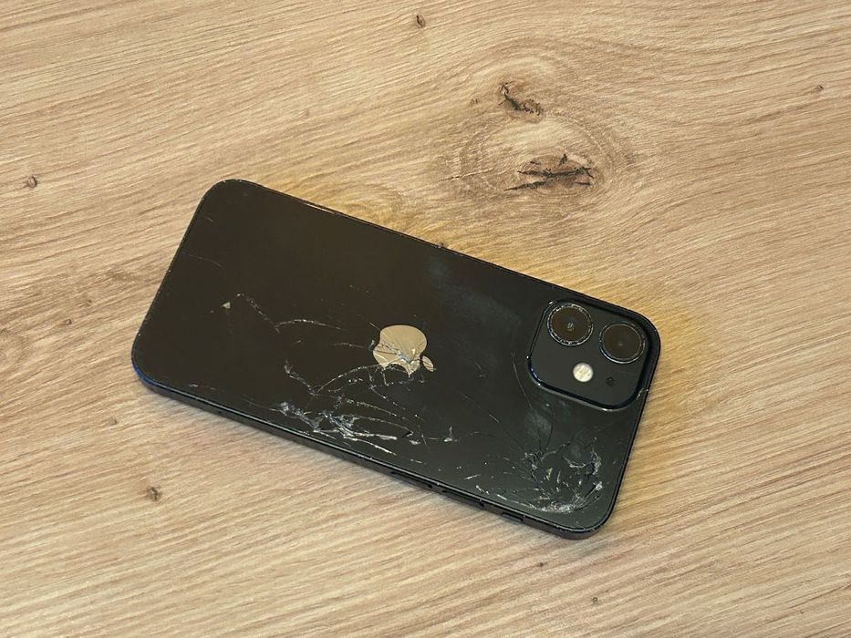 iPhone 12 Mini uszkodzony