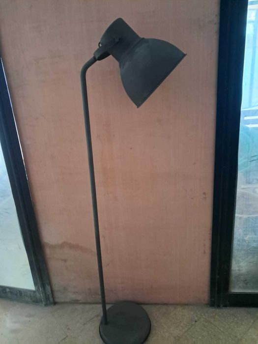 Vendo candeeiro de pe alto