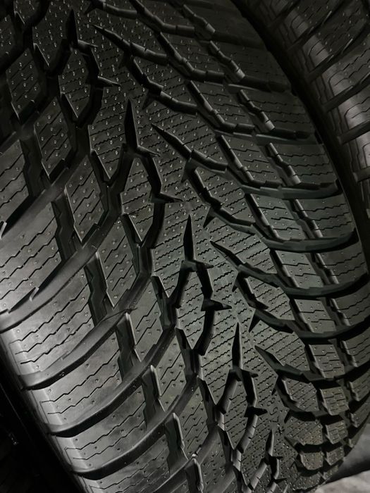 235/50/18 R18 Nokian Snow Prof 1 4шт нові зима