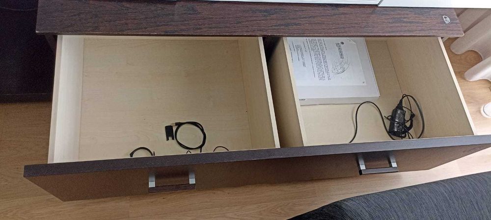 mesa vidro preto e cadeiras / moveis de sala