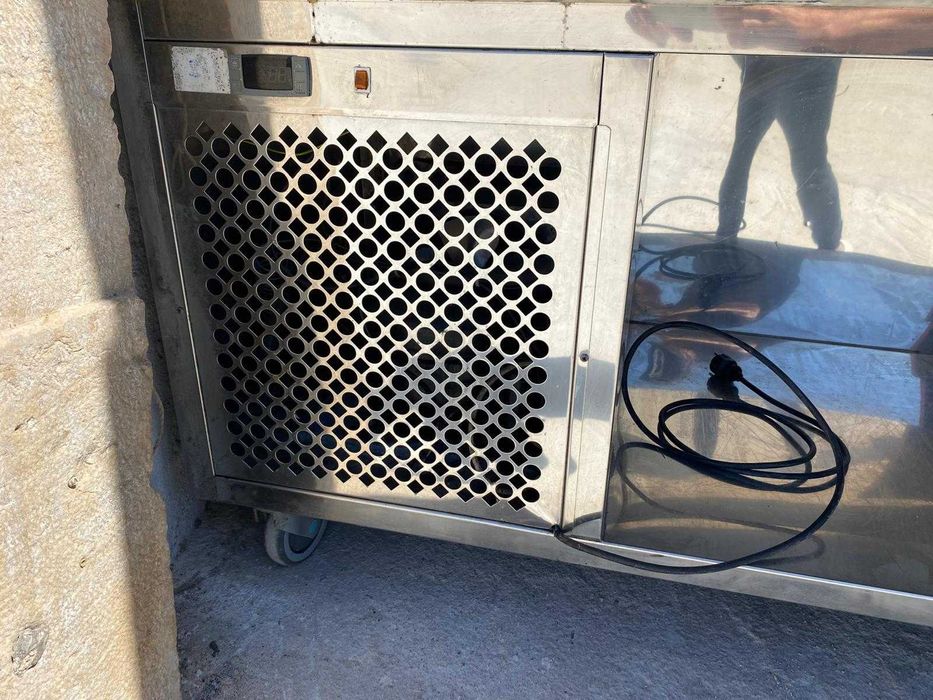 Bancada com frio, saladete