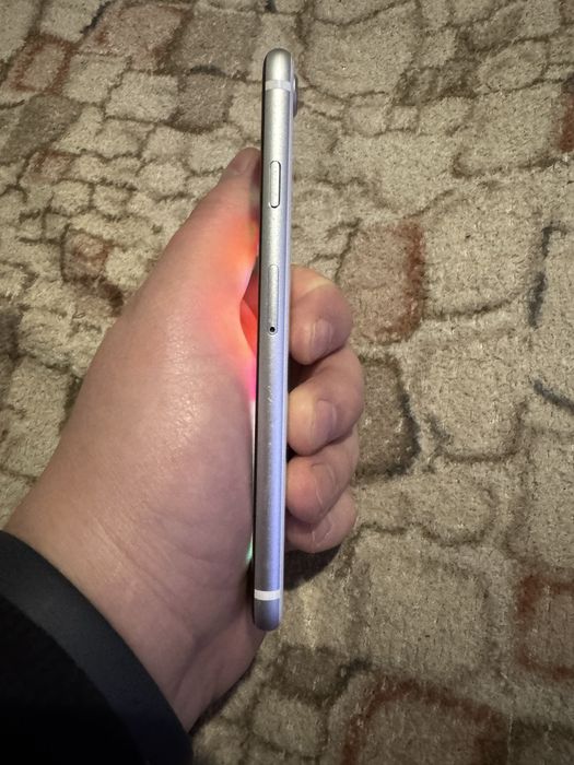 Продам iphone se2