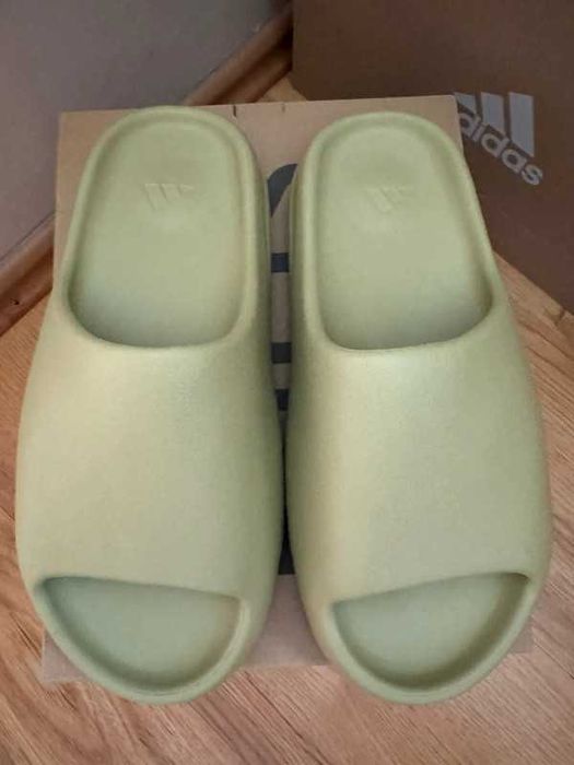 Klapki Adidas Yeezy slide resin 43