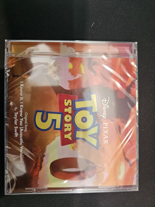 Cds taylor swift. Toy story . Selados