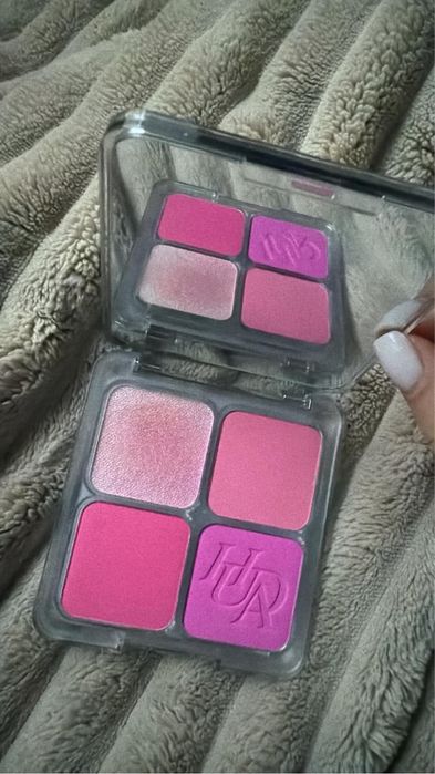 Paletka róży Huda Beauty