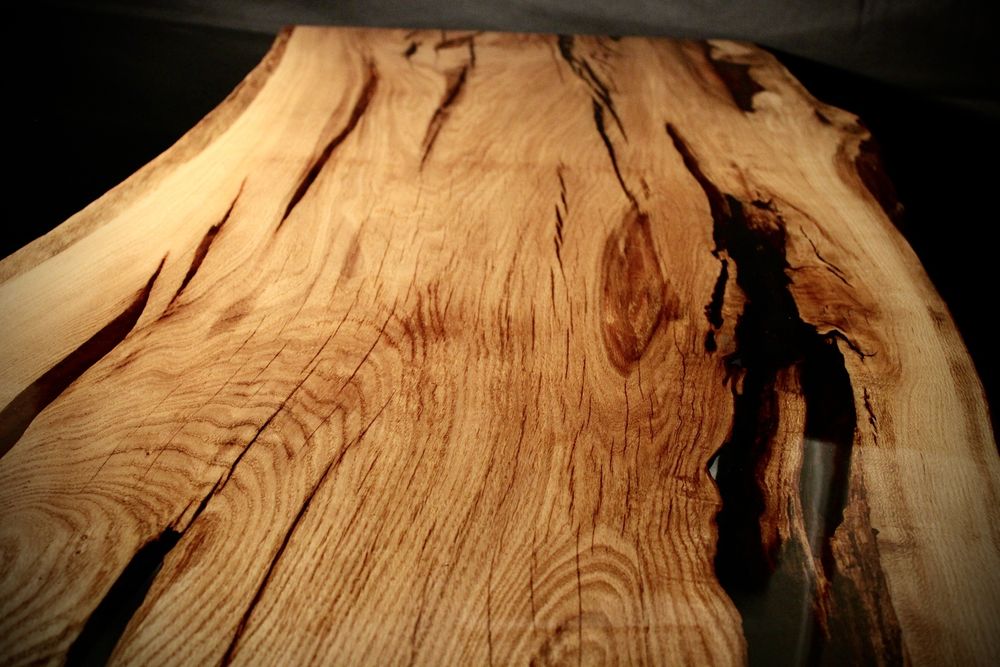 Stół dębowy z żywicą. Monolit