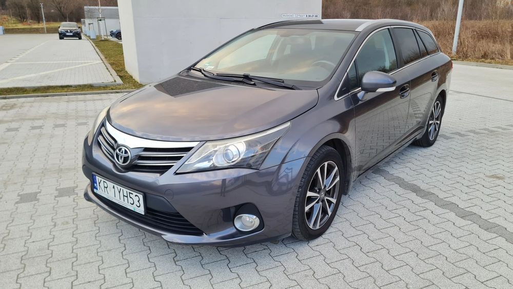 Toyota Avensis Toyota Avensis 2.0 D-4D Premium piekna i pancerna