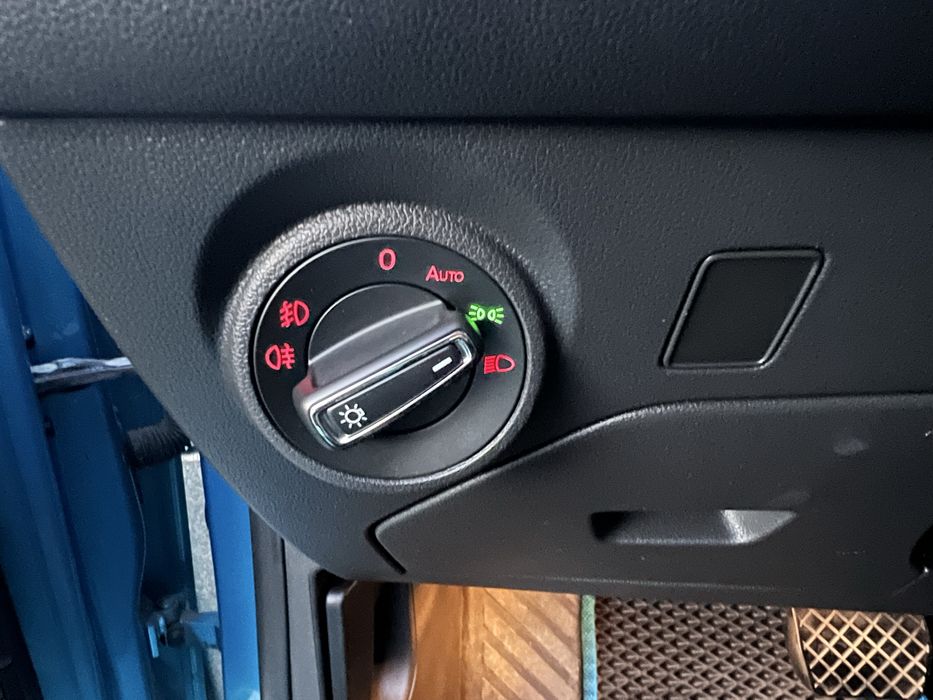 Автомобіль SEAT Leon 2015 року