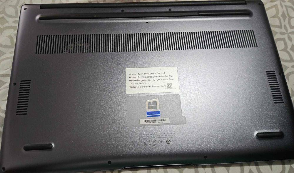 i3/8GB/250GB SSD Huawei Laptop with Charger