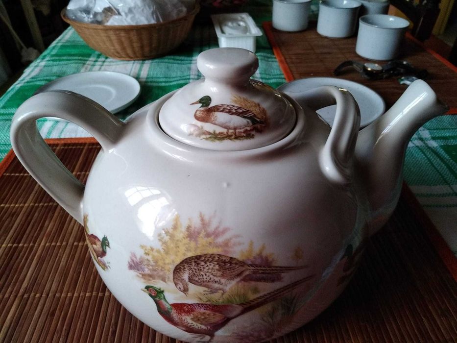 Serviços de café e chá em grés com motivos de caça