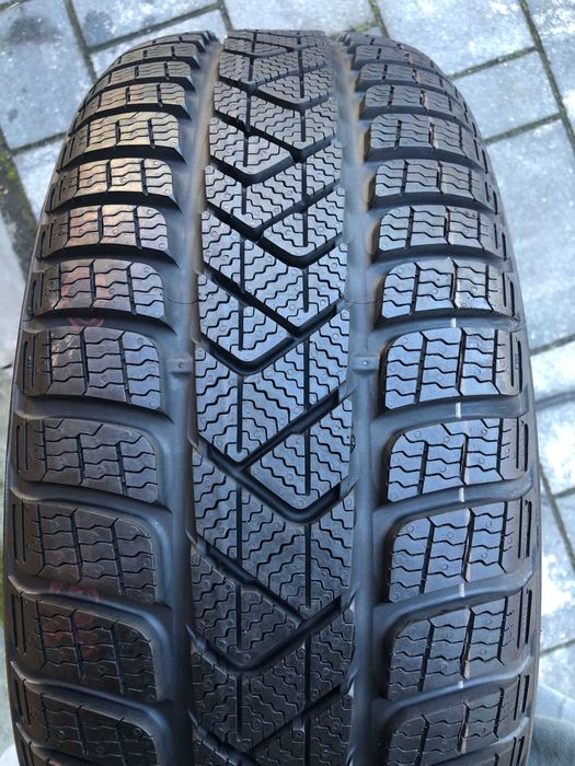 Opony zimowe  pirelli sottozero 3 215/55/17 225/50/17