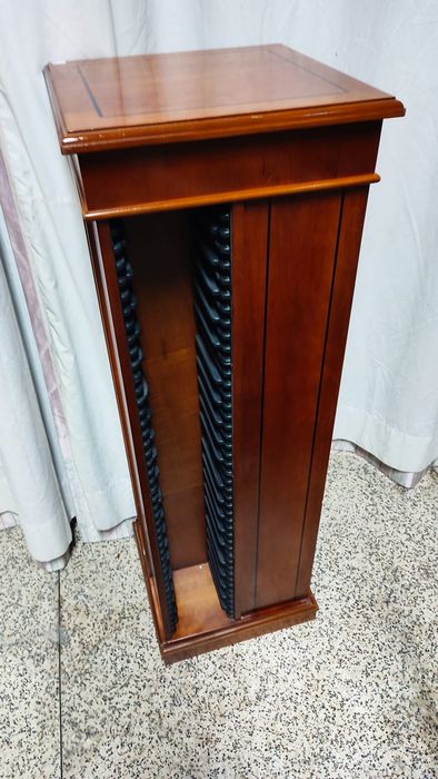 Estante, rotativa, para 179 CD's