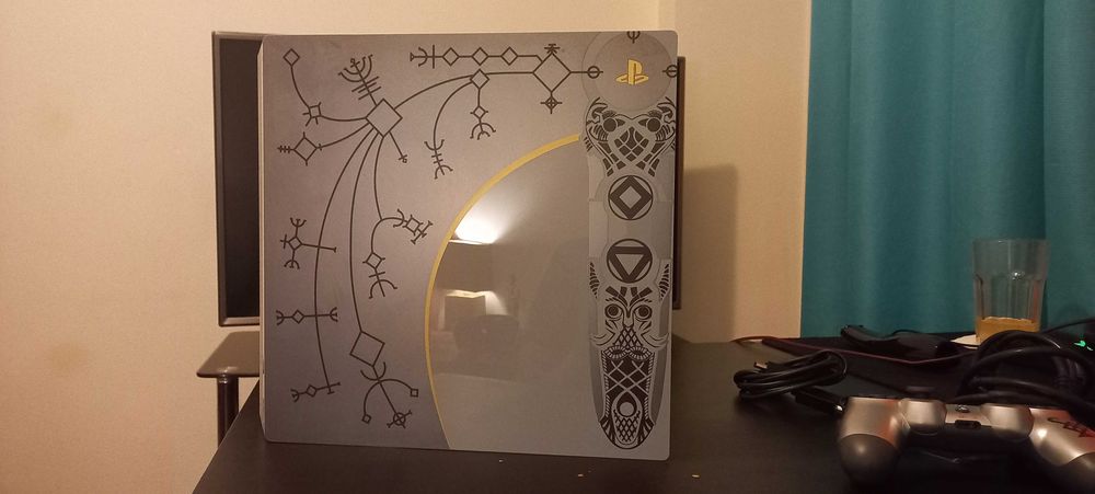 PlayStation 4 PRO 1TB 4K -  God of War Edition - Troco Xbox Série X