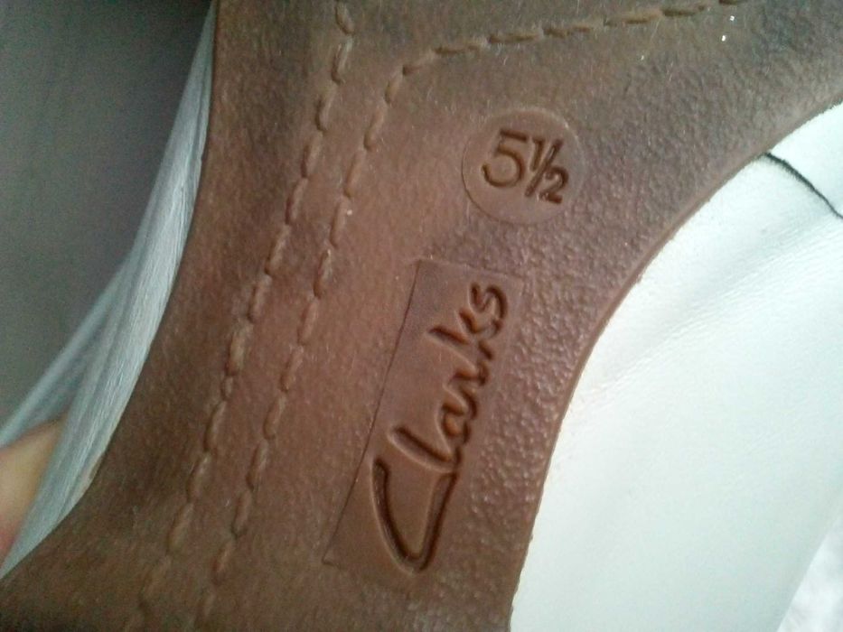 Продам   белые туфли/мокасины/лоферы Clarks
