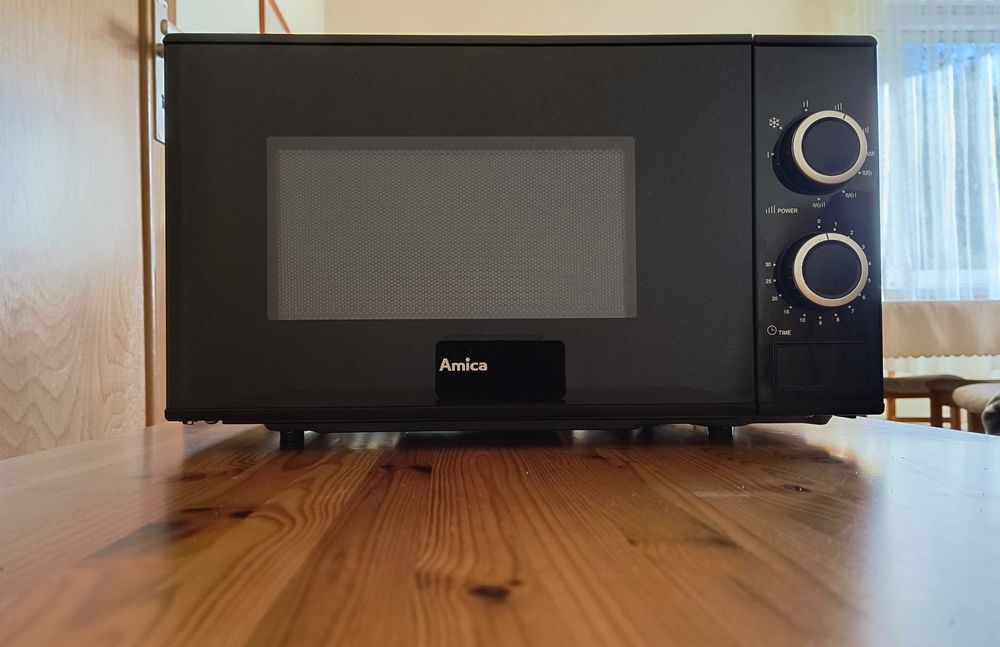 Kuchenka mikrofalowa AMICA, pojemność 20 litrów