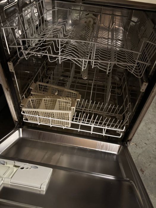 Máquina de Lavar Maquina de lavar Loiça Whirlpool – Usada em Excelente Estado