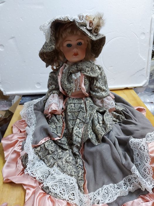 Bonecas de porcelana