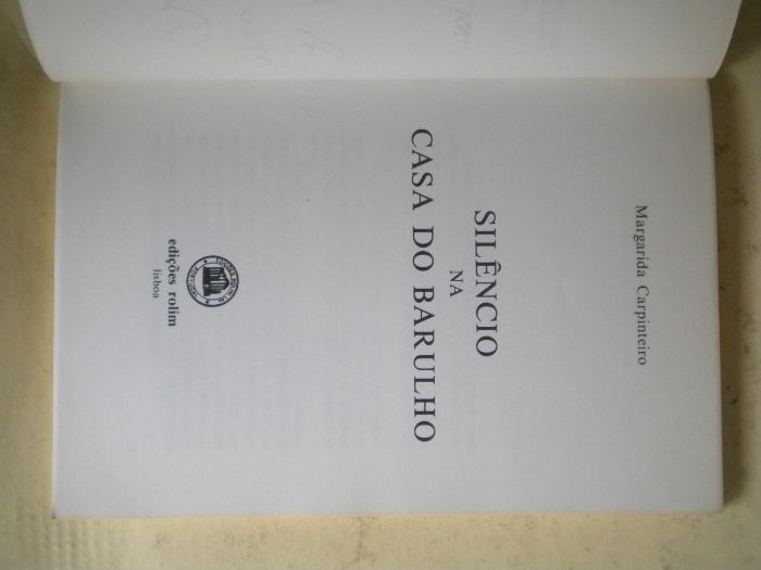 Silêncio na casa do barulho de Margarida Carpinteiro