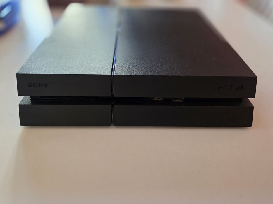 Konsola PS4 1TB plus gry