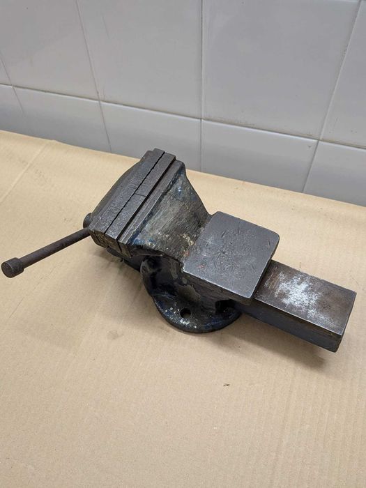 Torno de bancada, com bigorna