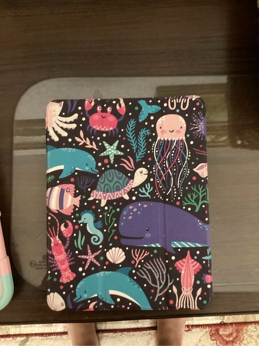 Продаются два чехла на айпад 10,9 и 10,2 дюйма