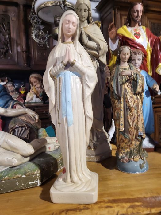 Duża figura Matki Bożej z Banneux Maryja Ubogich