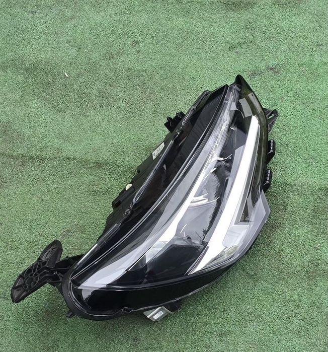 Farol/Ótica direita LED Opel Corsa F