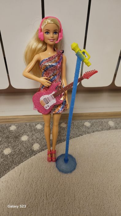 Lalka Barbie piosenkarka