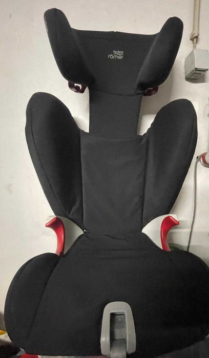 Cadeiras auto Britax Romer, 2 unidades iguais, usadas, na cor preta.