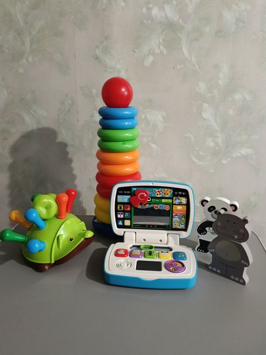 Лот іграшок пірамідка, пазли , їжачок,ноутбук  музичний Vtech