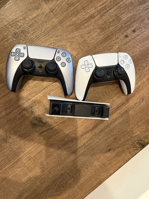 konsola ps5 z padami