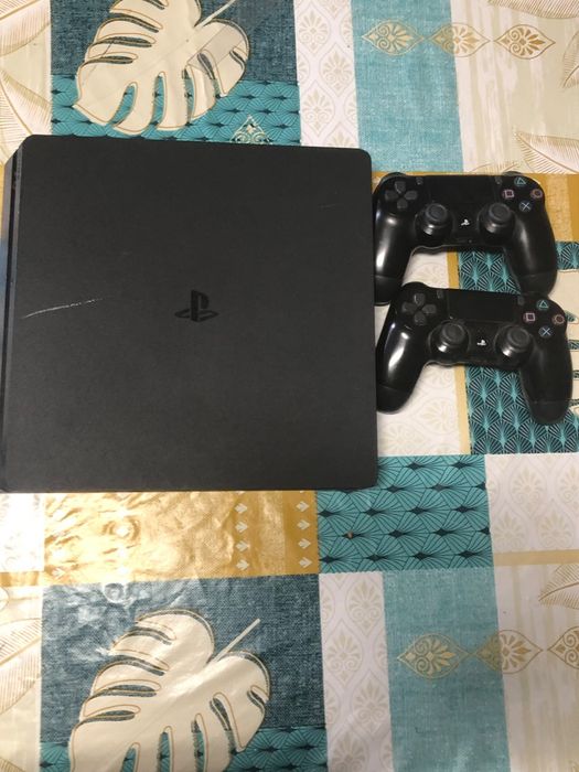 PS4 Slim (875gb) + 2 Comandos + COD Modern Warfare físico