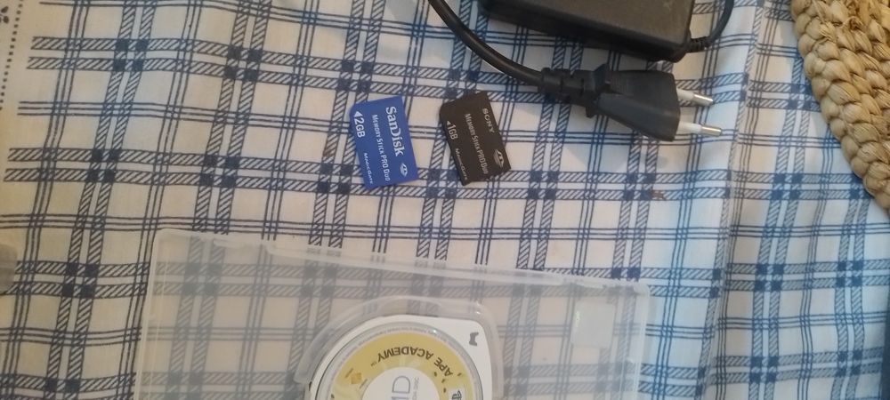 Psp com carregador 2 bolsas mais 16 jogos