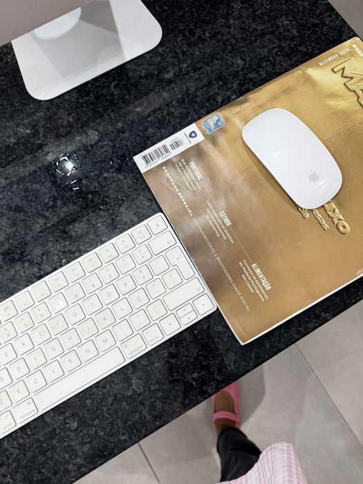 “iMac 21,5” Apple Late 2015 + teclado e rato originais”