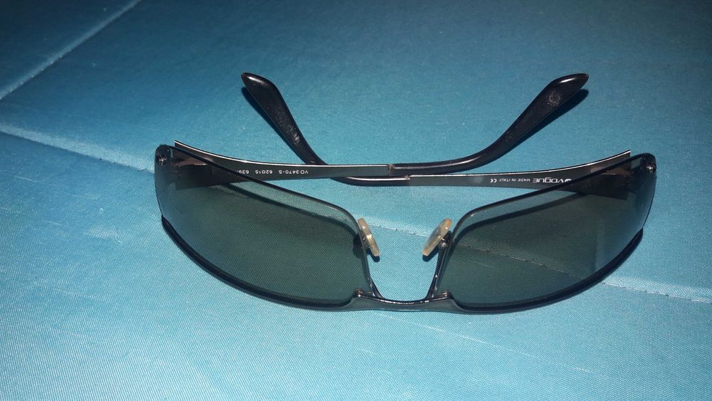 Vendo óculos de sol da vogue
